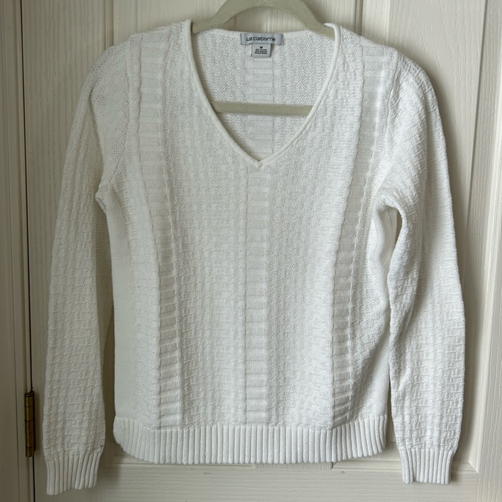 Liz Claiborne White V-Neck lightweight sweater